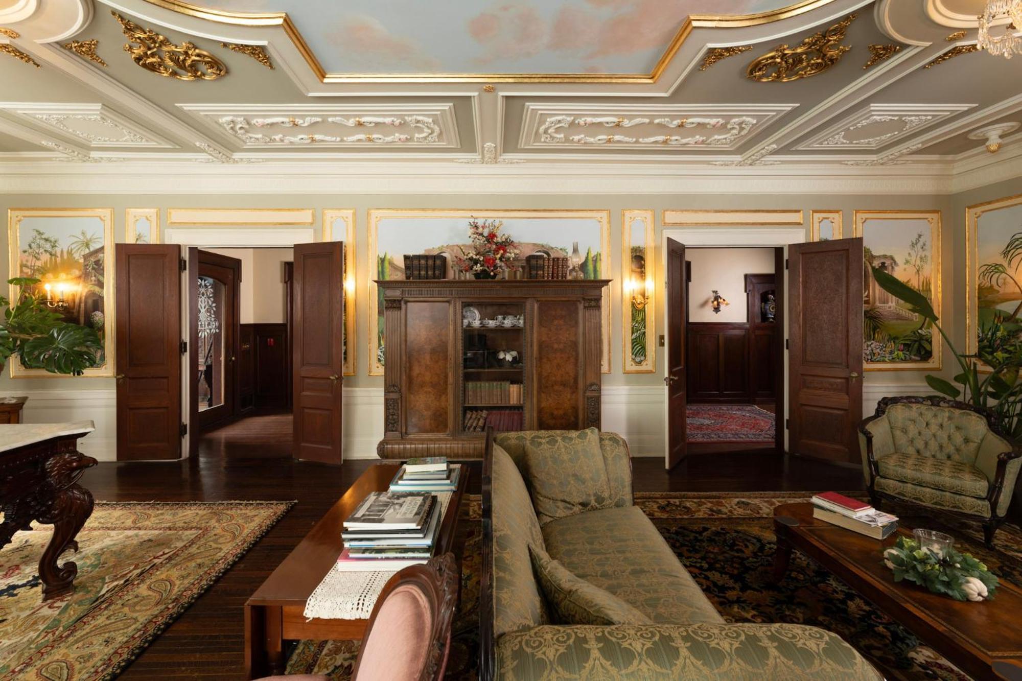 Bed and Breakfast 300 Clifton Миннеаполис Экстерьер фото