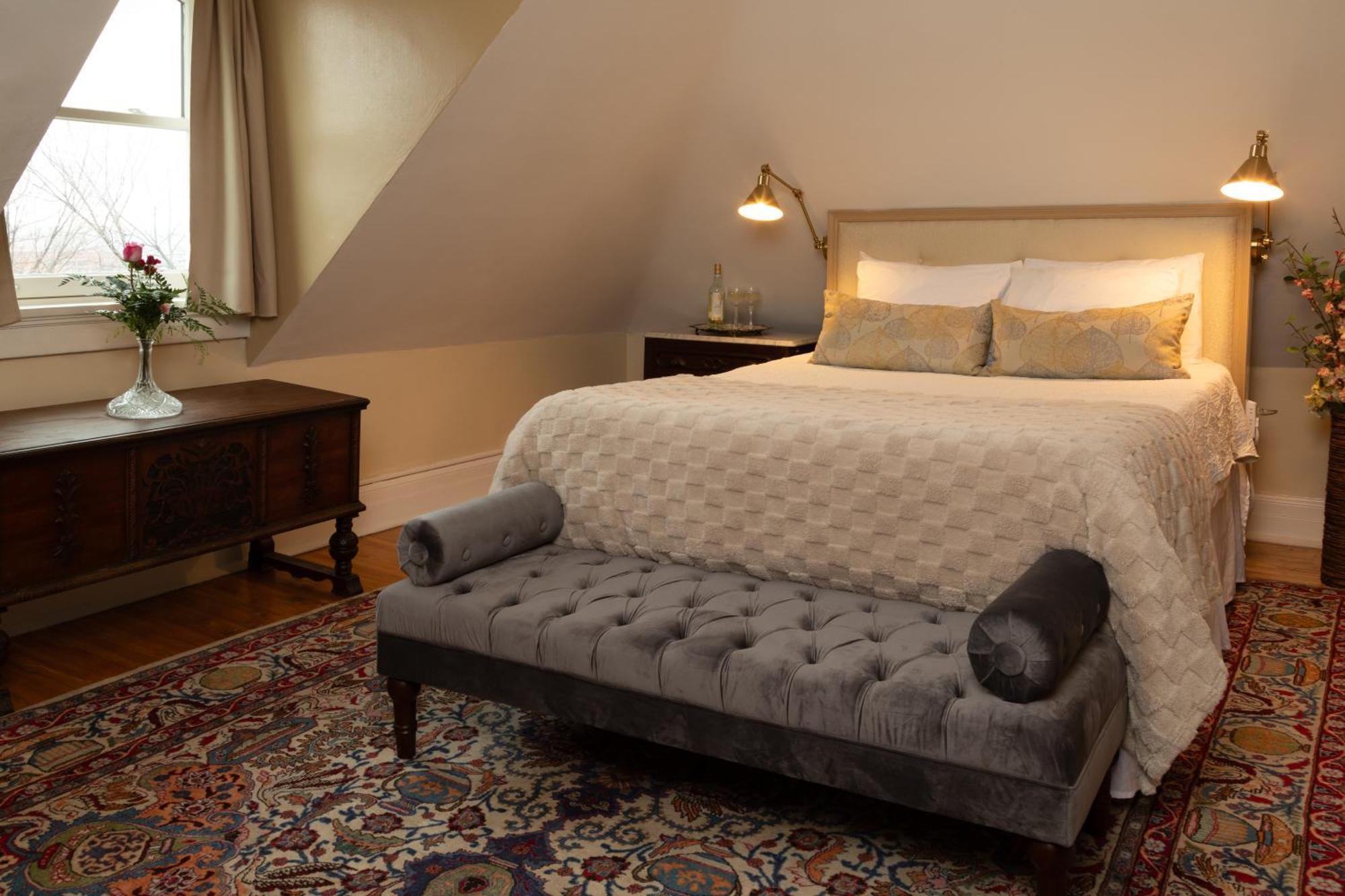 Bed and Breakfast 300 Clifton Миннеаполис Экстерьер фото