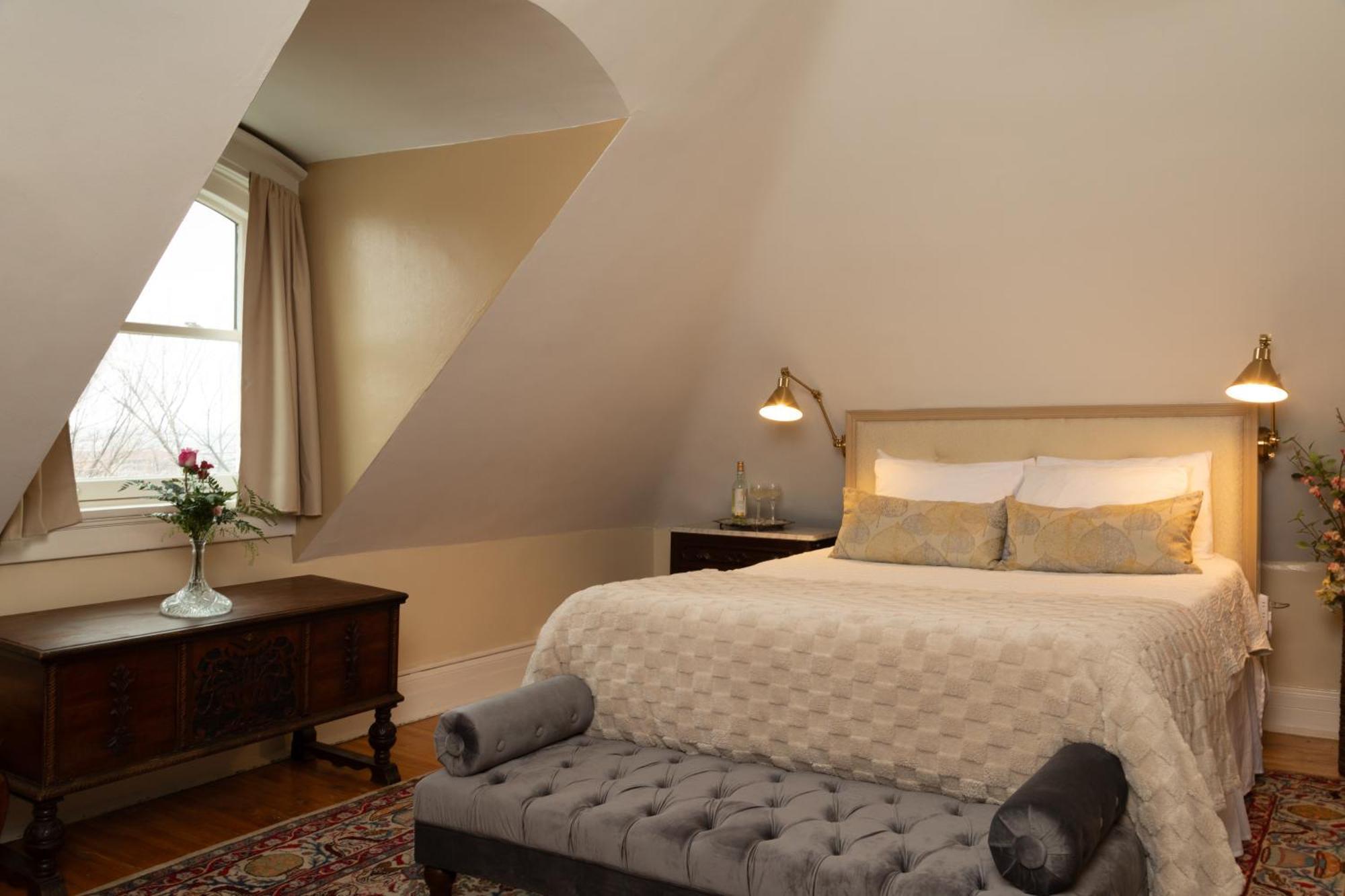 Bed and Breakfast 300 Clifton Миннеаполис Экстерьер фото